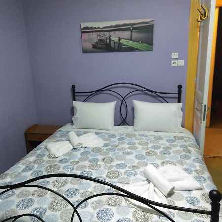 Pinguino Hostel เอเธนส์ ภายนอก รูปภาพ