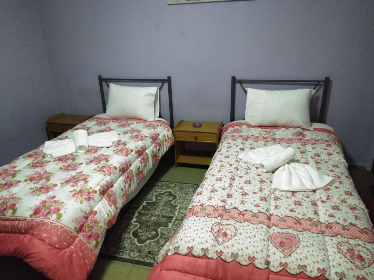 Pinguino Hostel เอเธนส์ ภายนอก รูปภาพ